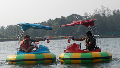 Motorized water gun bumper boat for kids and adults