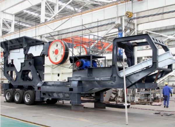 mobile crushing and screening plant
