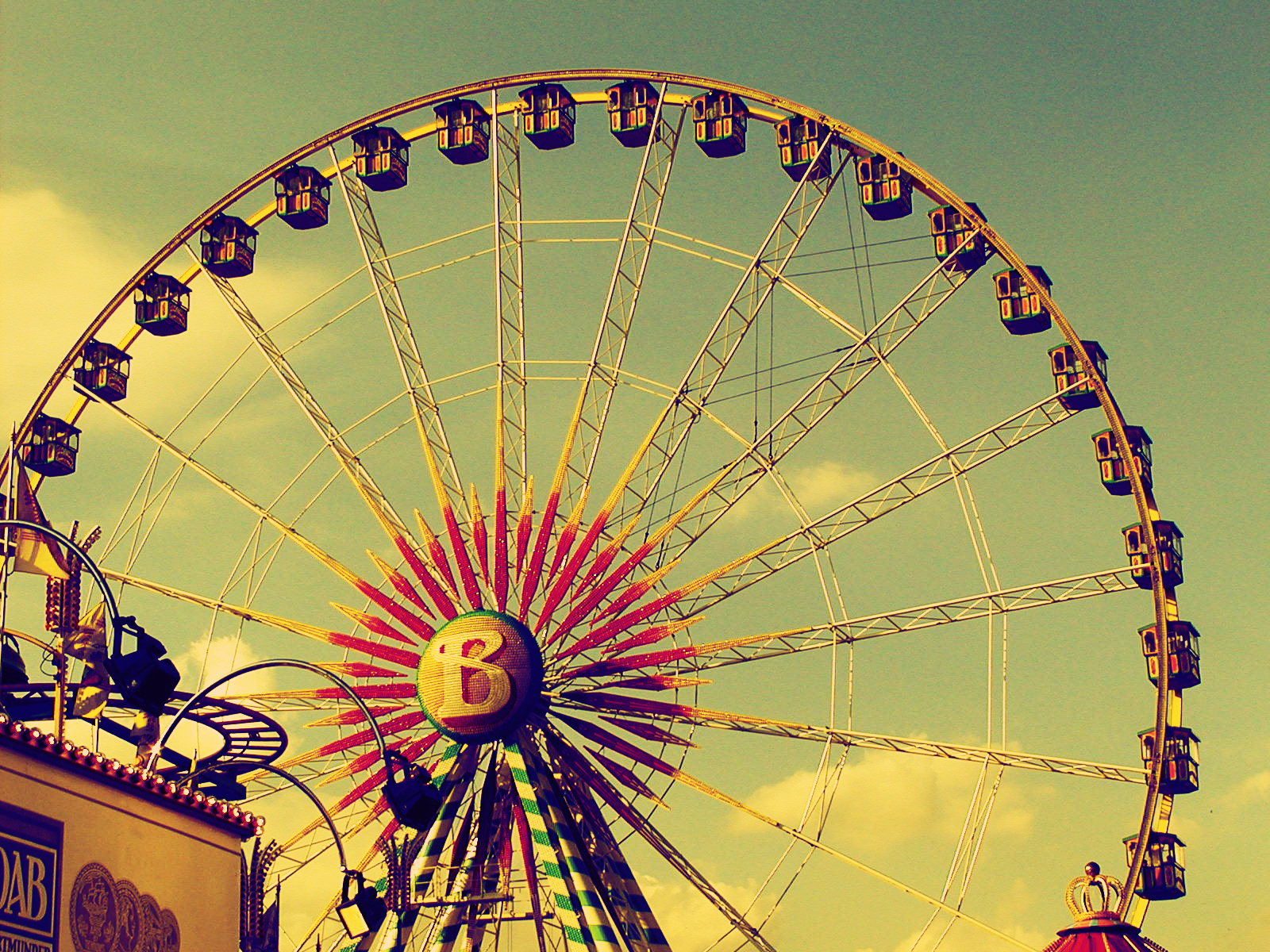 popular park rides - Ferris Wheel 